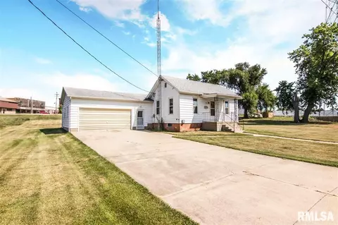 113 E Mill St, Roanoke, IL 61561 photo 3