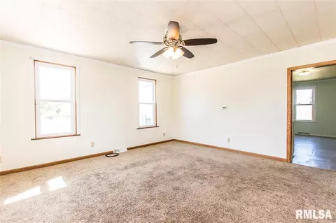 113 E Mill St, Roanoke, IL 61561 photo 5
