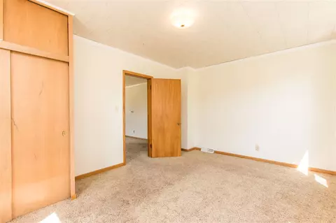 113 E Mill St, Roanoke, IL 61561 photo 10