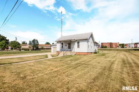 113 E Mill St, Roanoke, IL 61561 photo 2