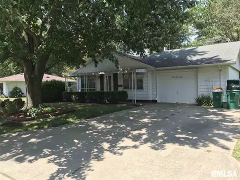 447 Summers Dr, Macomb, IL 61455 photo 2