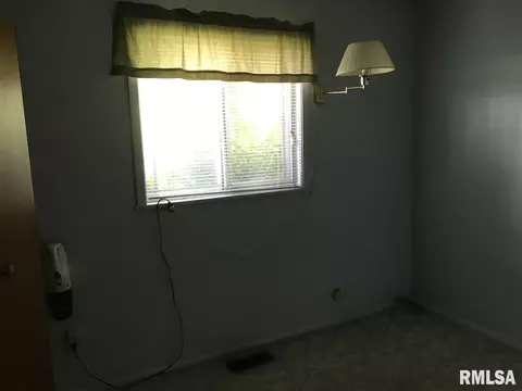 447 Summers Dr, Macomb, IL 61455 photo 9