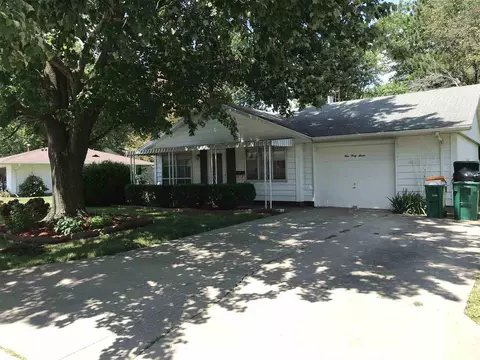 447 Summers Dr, Macomb, IL 61455 photo 1