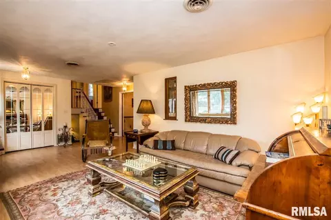 125 N Castle Dr, Dunlap, IL 61525 photo 3