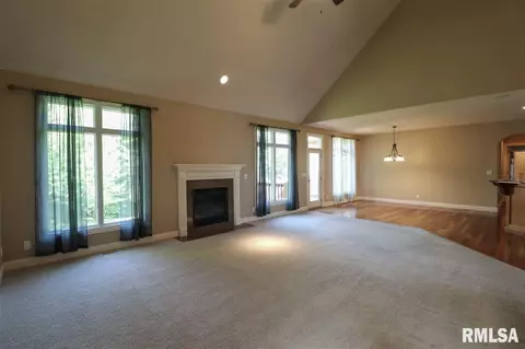 805 S Copperpoint Dr, Dunlap, IL 61525 photo 8