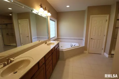 805 S Copperpoint Dr, Dunlap, IL 61525 photo 10