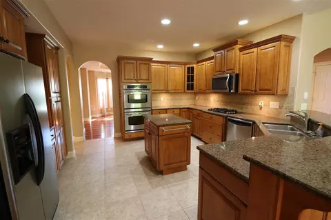 805 S Copperpoint Dr, Dunlap, IL 61525 photo 6