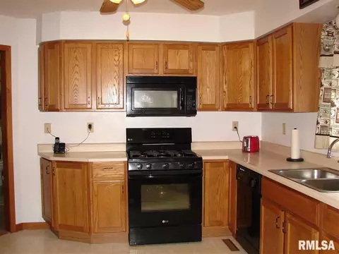 906 Brookshire, Eureka, IL 61530 photo 6