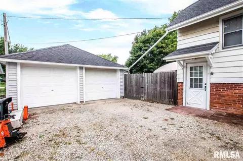834 Maple Ave, Minonk, IL 61760 photo 2