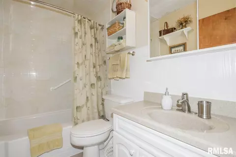 208 Fall St, Washington, IL 61571 photo 17