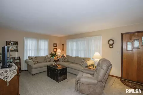 208 Fall St, Washington, IL 61571 photo 9