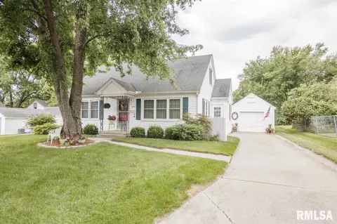 208 Fall St, Washington, IL 61571 photo 1