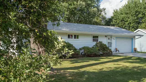 1515 E Resthaven Rd, Peoria, IL 61614 photo 3