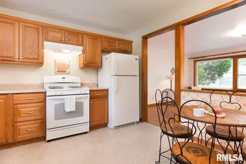 1515 E Resthaven Rd, Peoria, IL 61614 photo 10