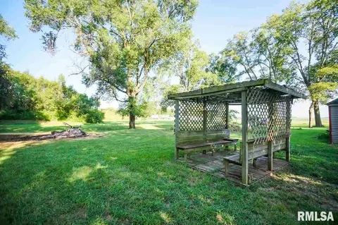 9010 E Manito Rd, Manito, IL 61546 photo 4