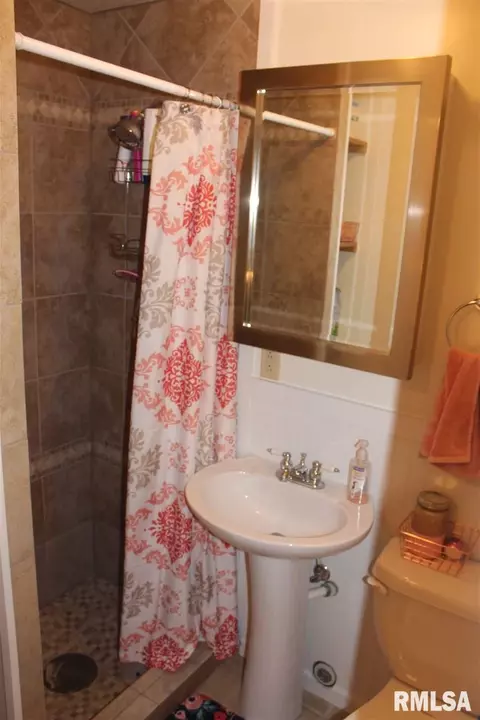 1407 Debbie Ln, Macomb, IL 61455 photo 18