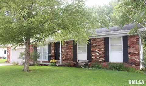 1407 Debbie Ln, Macomb, IL 61455 photo 1