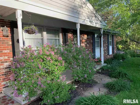 1407 Debbie Ln, Macomb, IL 61455 photo 2