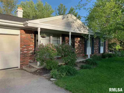 1407 Debbie Ln, Macomb, IL 61455 photo 3