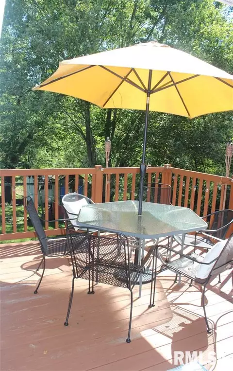 1407 Debbie Ln, Macomb, IL 61455 photo 6