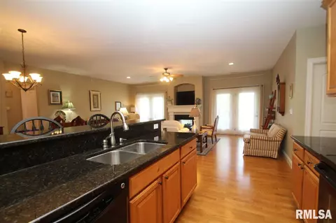 122 Eagle Rdg, Washington, IL 61571 photo 9