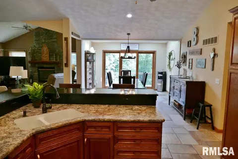 6322 S Tapping Rd, Mapleton, IL 61547 photo 9