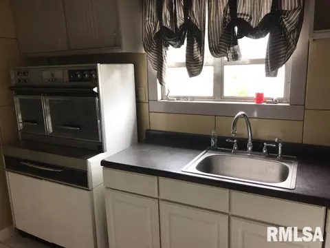 537 S Dudley Ter, Macomb, IL 61455 photo 8