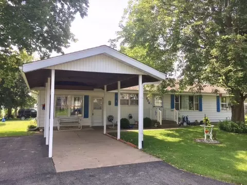 508 E 10th St, Delavan, IL 61734 photo 3