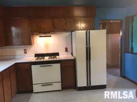 508 E 10th St, Delavan, IL 61734 photo 9