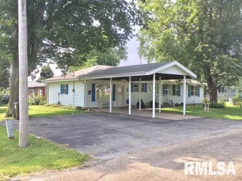 508 E 10th St, Delavan, IL 61734 photo 2