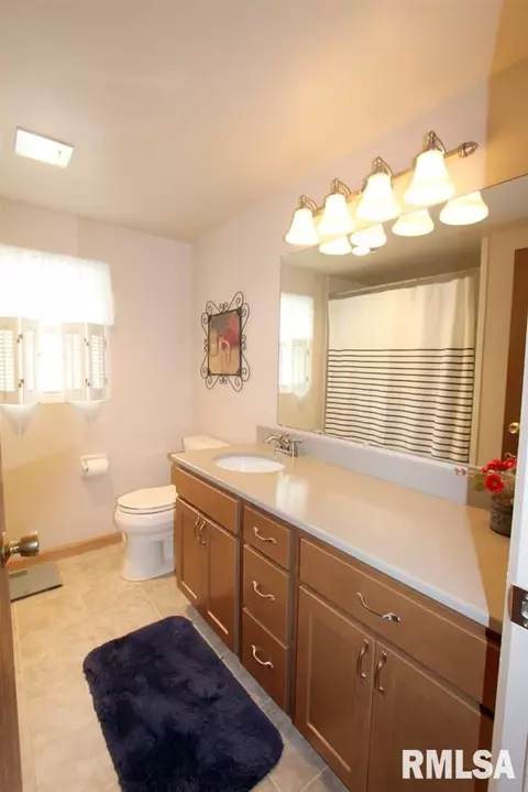 705 Devonshire Rd, Washington, IL 61571 photo 9