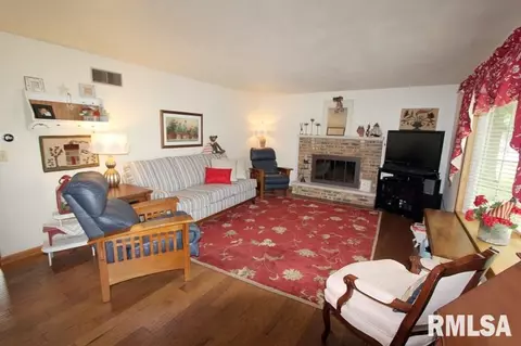 705 Devonshire Rd, Washington, IL 61571 photo 2
