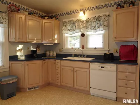 604 E Washington St, Morton, IL 61550 photo 6