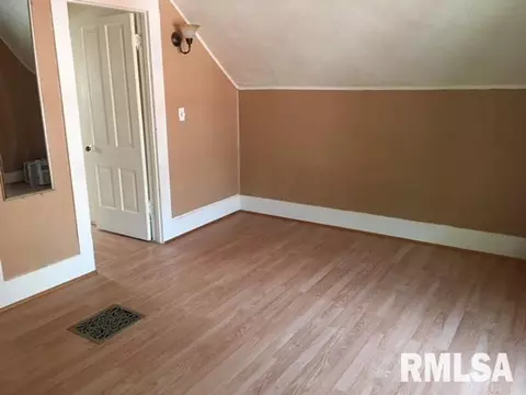 178 W Maple St, Canton, IL 61520 photo 23