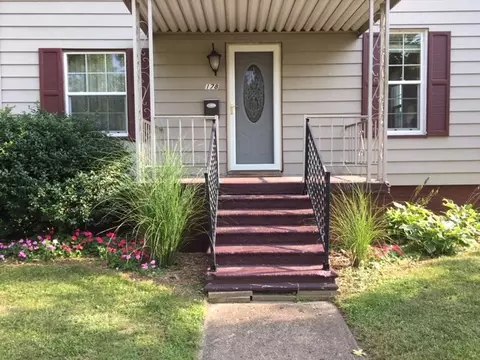 178 W Maple St, Canton, IL 61520 photo 2