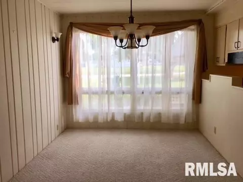 178 W Maple St, Canton, IL 61520 photo 14