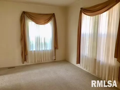 178 W Maple St, Canton, IL 61520 photo 17