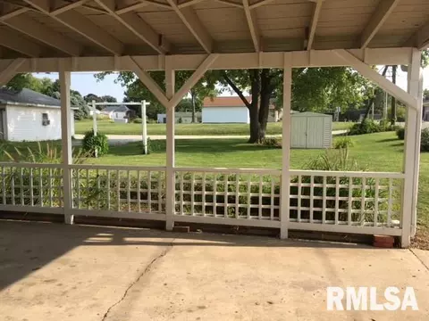 178 W Maple St, Canton, IL 61520 photo 7