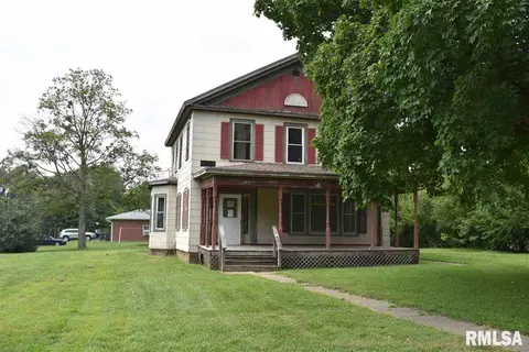 611 S Cedar St, Delavan, IL 61734 photo 1