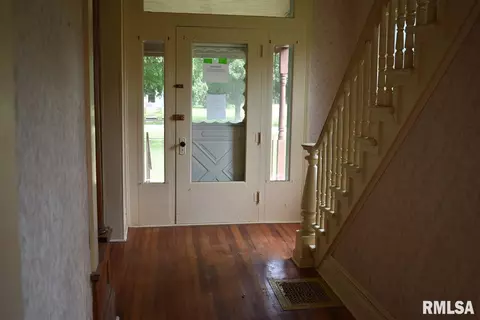 611 S Cedar St, Delavan, IL 61734 photo 9