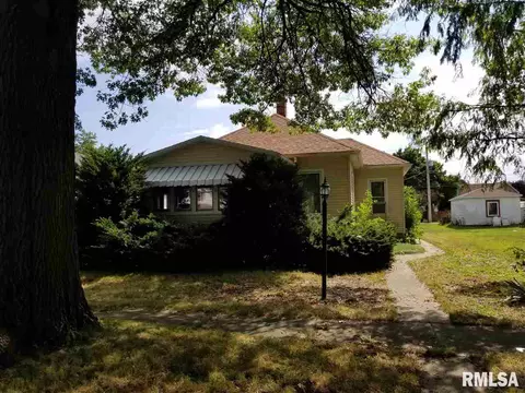 104 N Maple, Toluca, IL 61369 photo 2