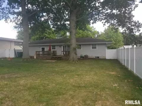 1119 Debbie Ln, Macomb, IL 61455 photo 3