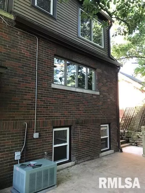 223 N Kickapoo Ter, Peoria, IL 61604 photo 34