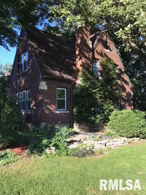223 N Kickapoo Ter, Peoria, IL 61604 photo 2
