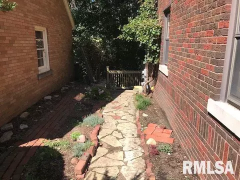 223 N Kickapoo Ter, Peoria, IL 61604 photo 33
