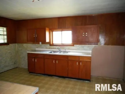 606 N Maple Ave, Saint David, IL 61563 photo 5