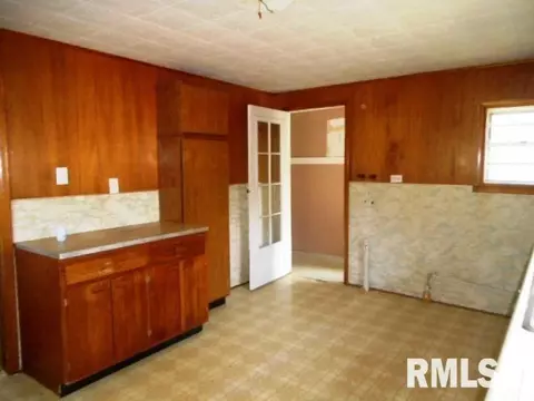 606 N Maple Ave, Saint David, IL 61563 photo 6