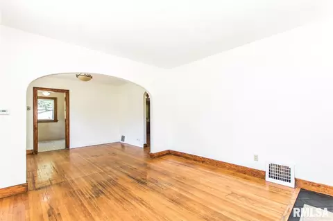 2011 E Purdue St, Peoria, IL 61614 photo 7
