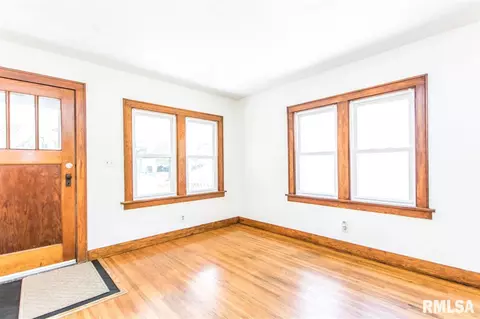 2011 E Purdue St, Peoria, IL 61614 photo 9