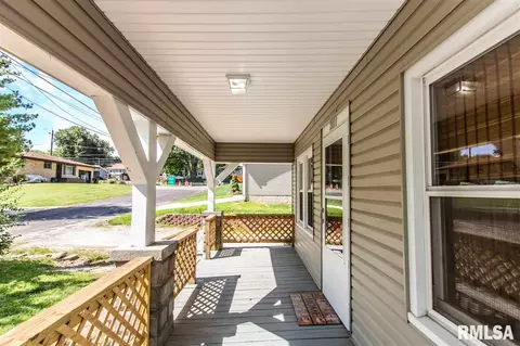 2011 E Purdue St, Peoria, IL 61614 photo 4